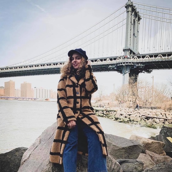 Meet your Posher, Elena - Picture 1 of 1